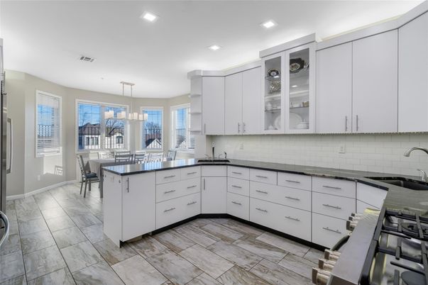 Dining room, Interior, Kitchen, Marble, Pendant Lights, Recessed Lighting