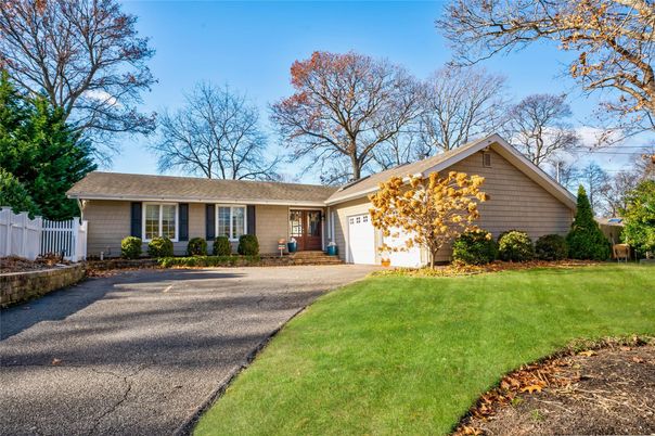 Attached, Exterior, Facade, Ranch
