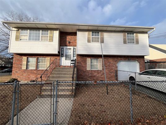 Attached, Exterior, Facade, Brick Facade, Raised Ranch
