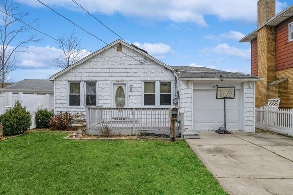 Backyard, Exterior, Facade, Ranch