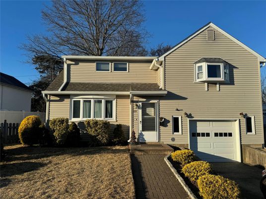 Attached, Exterior, Facade, Farmhouse