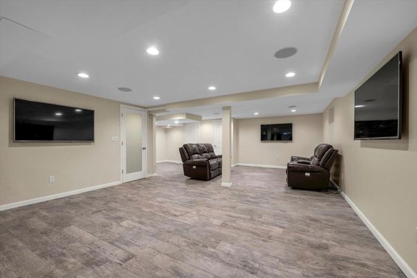 Interior, Recessed Lighting, Wood Texture Flooring