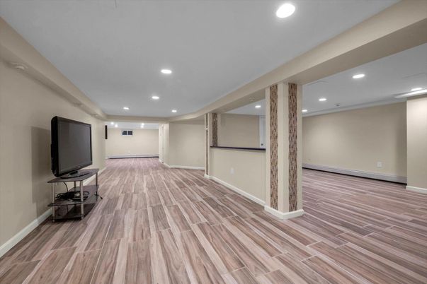 Empty room, Interior, Recessed Lighting, Wood Texture Flooring