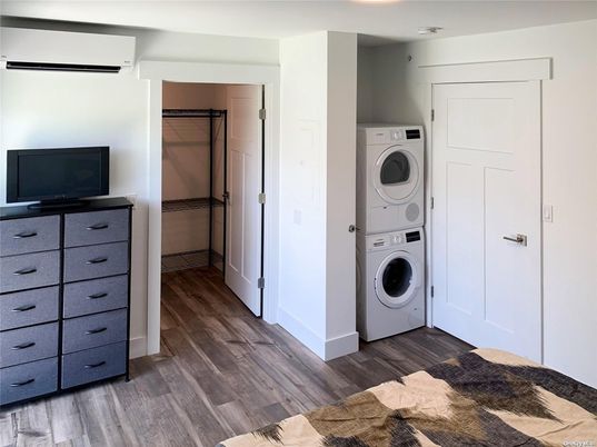 Interior, Utility Closets, Washer, Wood Texture Flooring