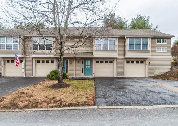 Attached, Exterior, Facade, Raised Ranch