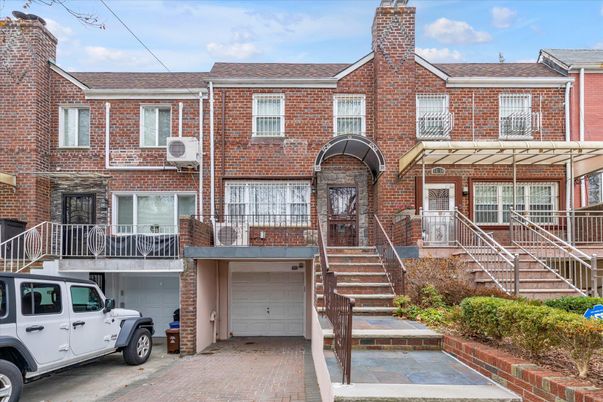 Attached, Exterior, Facade, Brick Facade, Rowhouse
