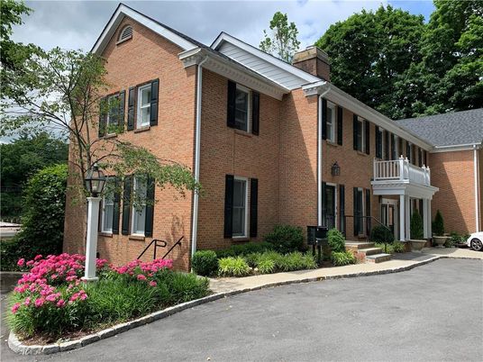 Exterior, Facade, Brick Facade, Rowhouse