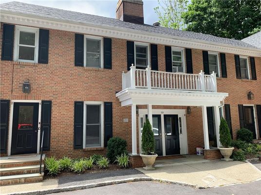 Exterior, Facade, Brick Facade, Georgian