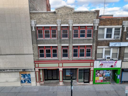 Exterior, Facade, Rowhouse