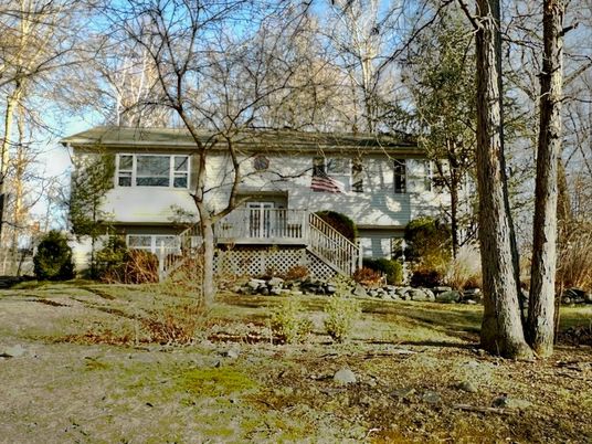 Backyard, Exterior, Facade, Raised Ranch