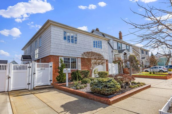 Exterior, Facade, Brick Facade, Split Level