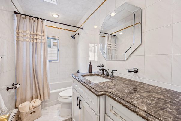 Bathroom, Interior, Recessed Lighting