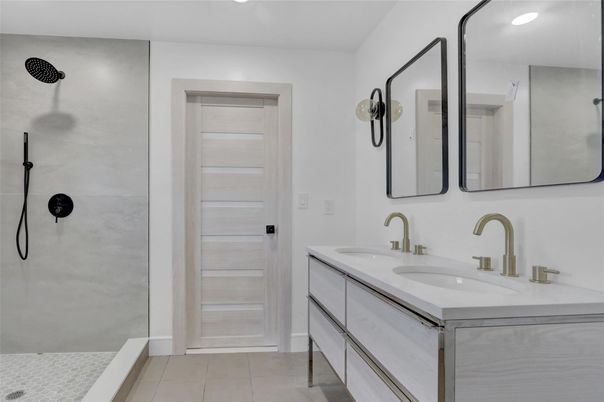 Bathroom, Dual Sink Vanities, Interior, Recessed Lighting