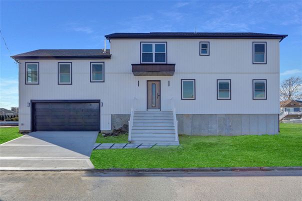 Attached, Exterior, Facade, Raised Ranch