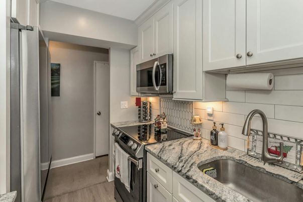 Interior, Kitchen, Washer, Wood Texture Flooring