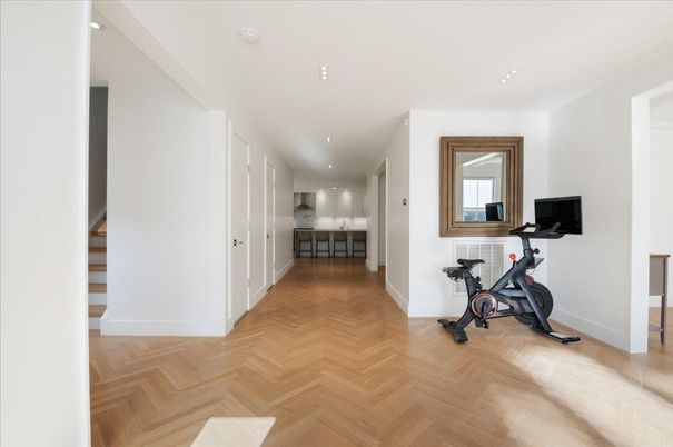 Fitness Equipment, Interior, Recessed Lighting, Wood Texture Flooring