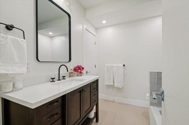 Bathroom, Dual Sink Vanities, Interior, Recessed Lighting