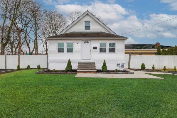 Backyard, Exterior, Facade, Farmhouse