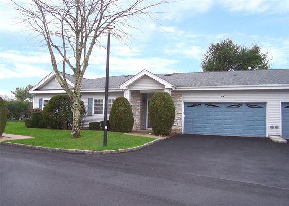 Attached, Exterior, Facade, Ranch
