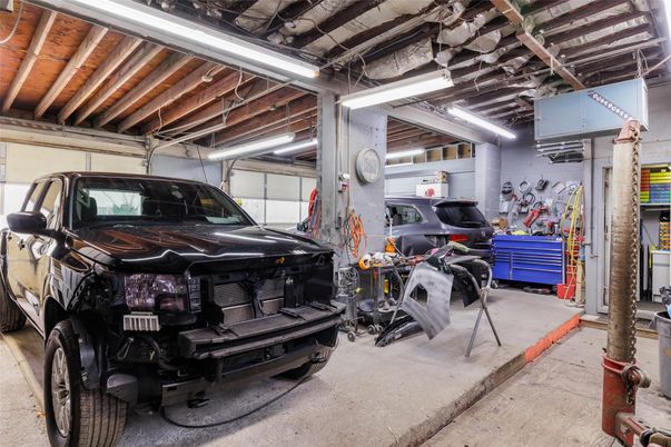 Garage, Interior