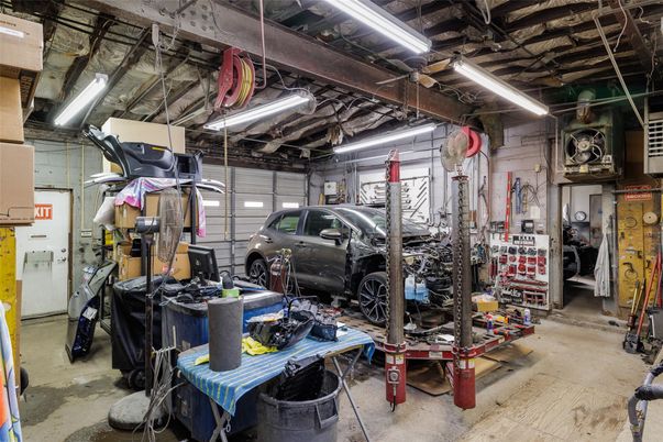 Garage, Interior