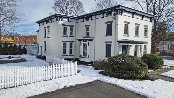 Exterior, Facade, Georgian