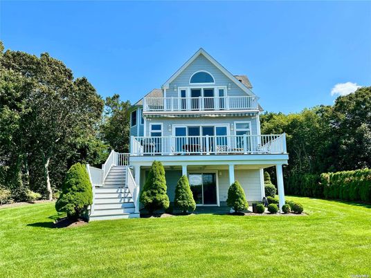 Backyard, Exterior, Facade, Queen Anne Victorian