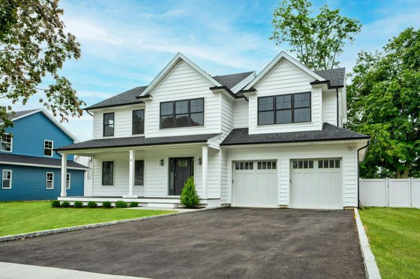 Attached, Exterior, Facade, Farmhouse