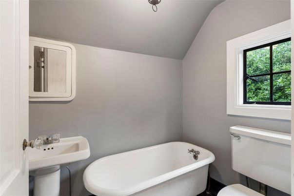 Bathroom, Free Standing Baths, Interior