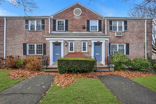 Exterior, Facade, Brick Facade, Rowhouse