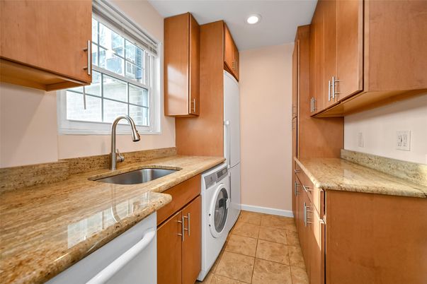 Interior, Kitchen, Recessed Lighting, Washer