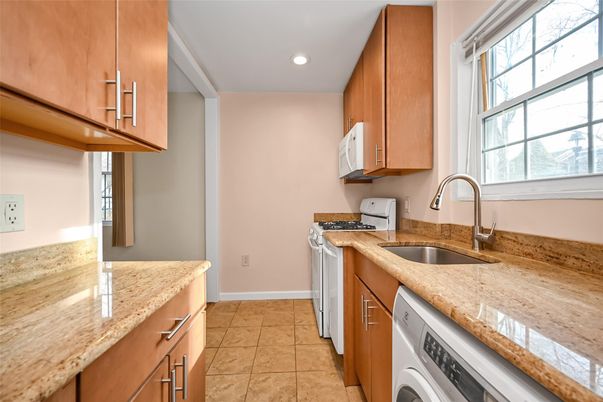Interior, Kitchen, Recessed Lighting, Washer
