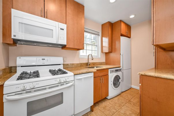 Interior, Kitchen, Recessed Lighting, Washer