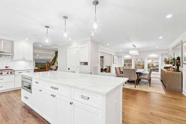 Chandelier, Dining room, Interior, Kitchen, Pendant Lights, Recessed Lighting, Wood Texture Flooring