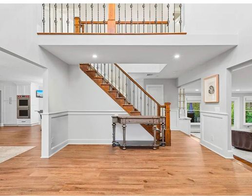 Interior, Recessed Lighting, Wood Texture Flooring