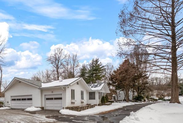 Attached, Exterior, Facade, Ranch