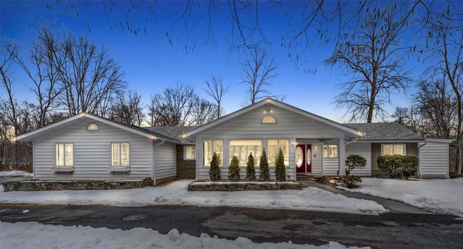 Exterior, Facade, Ranch