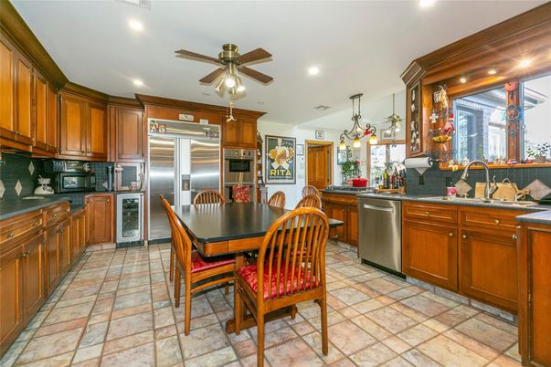 Dining room, Interior, Kitchen, Recessed Lighting, Stainless Steel Appliances