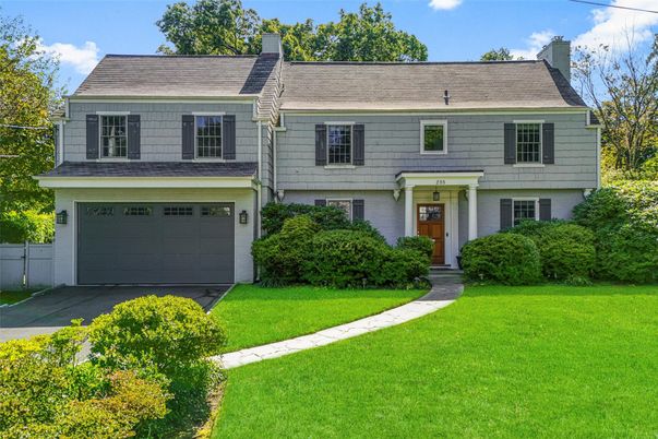 Attached, Exterior, Facade, Raised Ranch