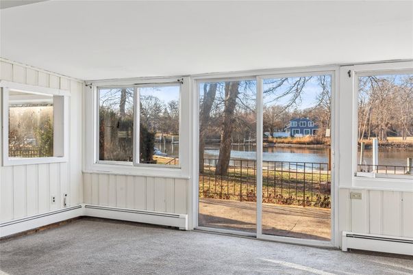 Empty room, Interior, Sun Room, Water