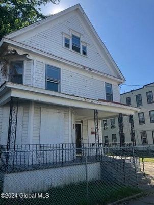 Exterior, Facade, Queen Anne Victorian