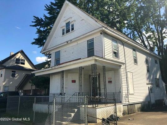 Exterior, Facade, Queen Anne Victorian
