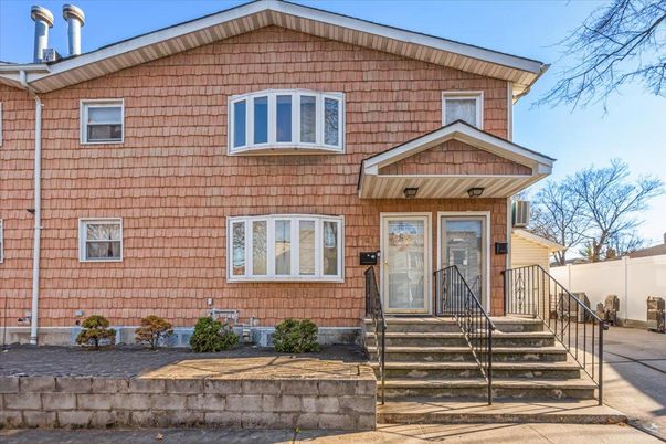 Exterior, Facade, Brick Facade, Rowhouse