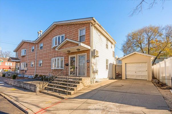 Detached Garage, Exterior, Facade, Queen Anne Victorian