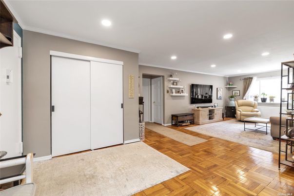 Interior, Recessed Lighting, Wood Texture Flooring