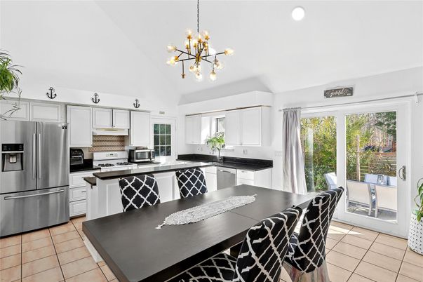 Dining room, Interior, Kitchen, Pendant Lights, Recessed Lighting, Stainless Steel Appliances