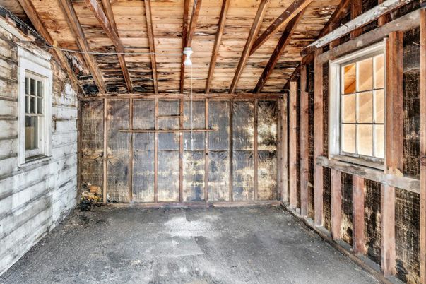 Empty room, Interior, Wooden Beams, Wooden Ceilings
