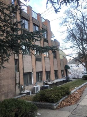 Exterior, Facade, Rowhouse