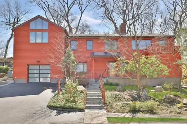 Attached, Exterior, Facade, Raised Ranch