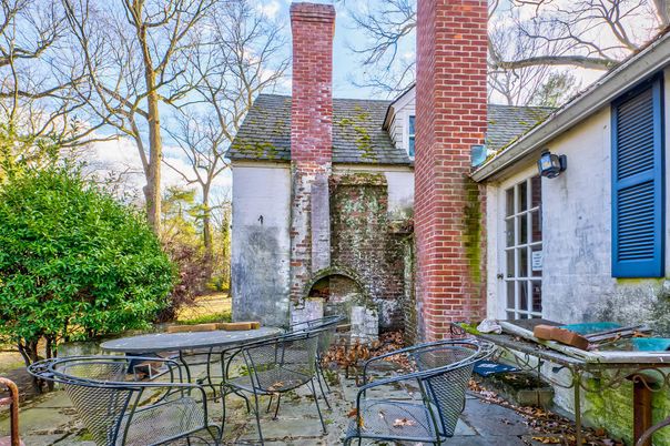 Exterior, Fireplace